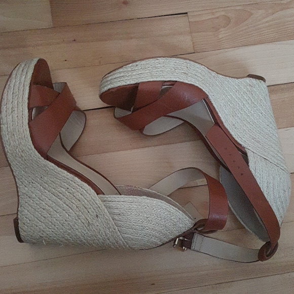 Vince Camuto sandals - Picture 1 of 3